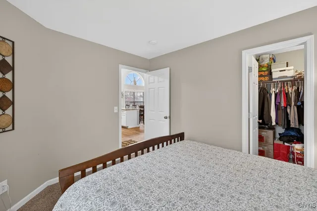 $325,000 | 5037 Betsy Ross Way, Salina, NY 13088