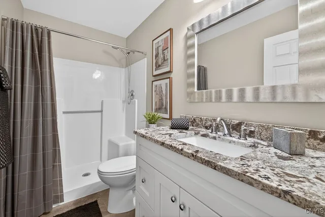 $325,000 | 5037 Betsy Ross Way, Salina, NY 13088