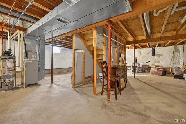 $325,000 | 5037 Betsy Ross Way, Salina, NY 13088