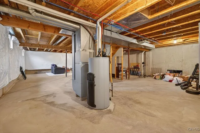 $325,000 | 5037 Betsy Ross Way, Salina, NY 13088