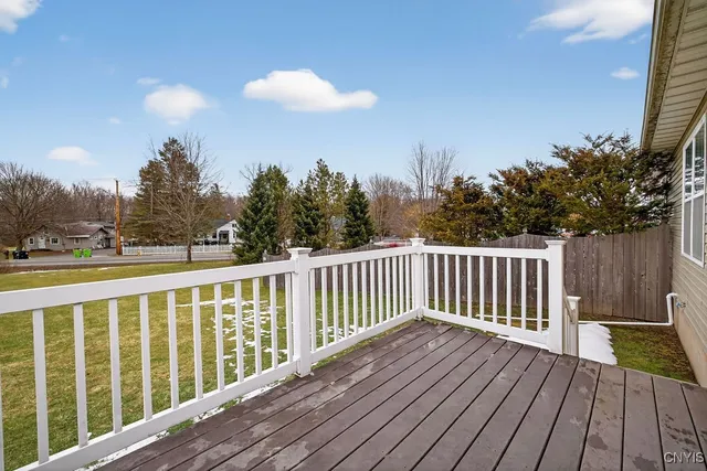 $325,000 | 5037 Betsy Ross Way, Salina, NY 13088