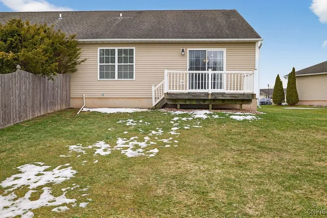 $325,000 | 5037 Betsy Ross Way, Salina, NY 13088