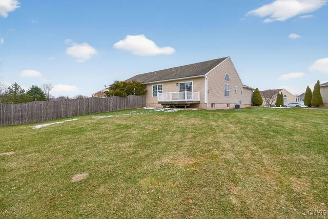 $325,000 | 5037 Betsy Ross Way, Salina, NY 13088