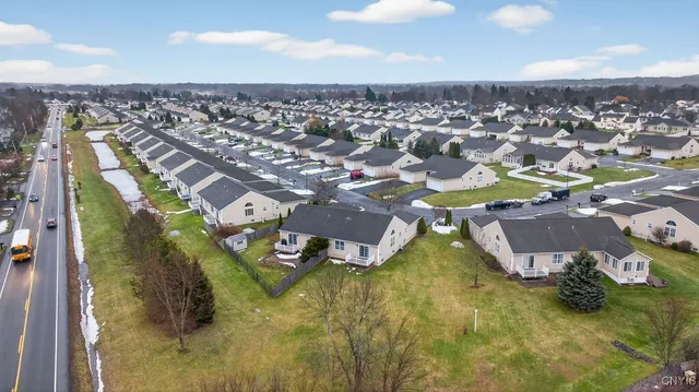 $325,000 | 5037 Betsy Ross Way, Salina, NY 13088