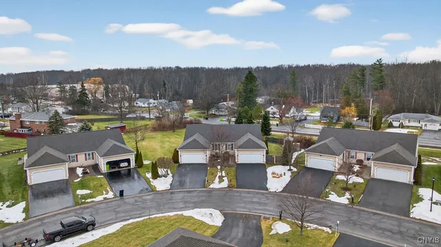 $325,000 | 5037 Betsy Ross Way, Salina, NY 13088