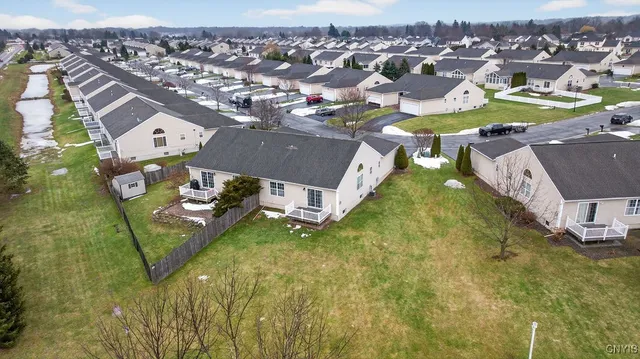 $325,000 | 5037 Betsy Ross Way, Salina, NY 13088