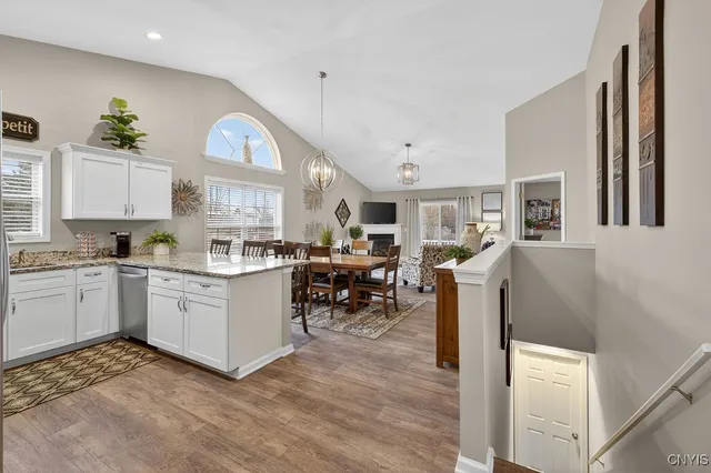 $325,000 | 5037 Betsy Ross Way, Salina, NY 13088