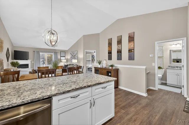 $325,000 | 5037 Betsy Ross Way, Salina, NY 13088