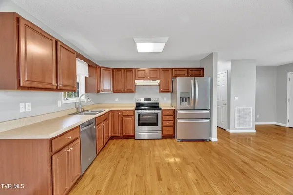 $2,300 | 1125 Faye Street, Unit 11, Kingsport, TN 37660