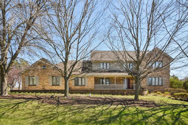 $989,000 | 54 Gentry Drive, Hawthorn Woods, IL 60047