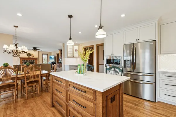 $989,000 | 54 Gentry Drive, Hawthorn Woods, IL 60047
