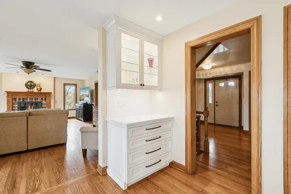 $989,000 | 54 Gentry Drive, Hawthorn Woods, IL 60047