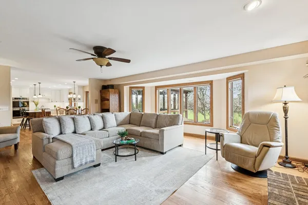 $989,000 | 54 Gentry Drive, Hawthorn Woods, IL 60047