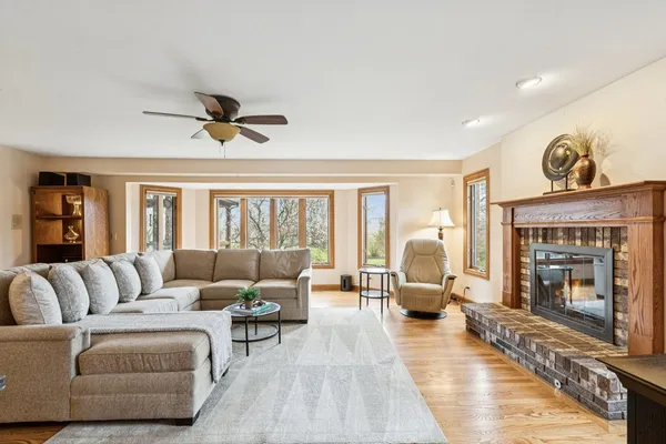 $989,000 | 54 Gentry Drive, Hawthorn Woods, IL 60047