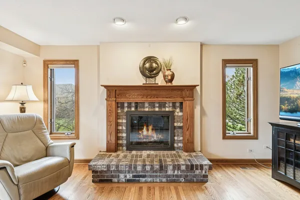 $989,000 | 54 Gentry Drive, Hawthorn Woods, IL 60047