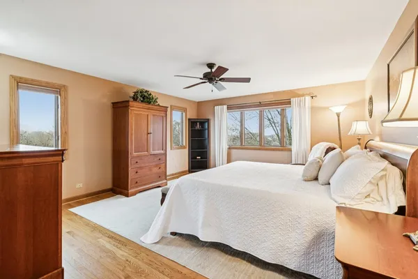 $989,000 | 54 Gentry Drive, Hawthorn Woods, IL 60047