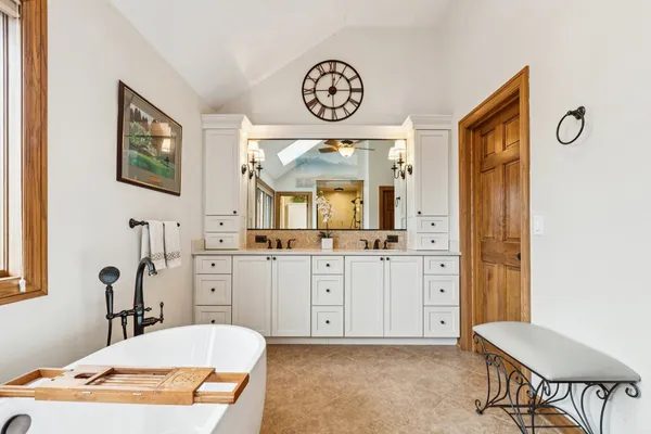 $989,000 | 54 Gentry Drive, Hawthorn Woods, IL 60047