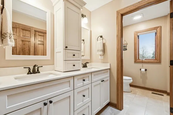 $989,000 | 54 Gentry Drive, Hawthorn Woods, IL 60047