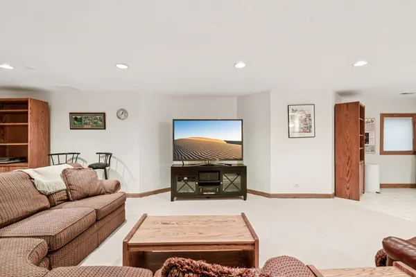 $989,000 | 54 Gentry Drive, Hawthorn Woods, IL 60047