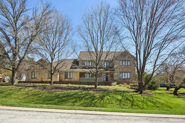 $989,000 | 54 Gentry Drive, Hawthorn Woods, IL 60047