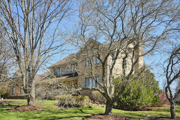 $989,000 | 54 Gentry Drive, Hawthorn Woods, IL 60047