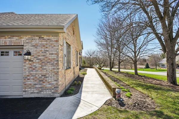 $989,000 | 54 Gentry Drive, Hawthorn Woods, IL 60047