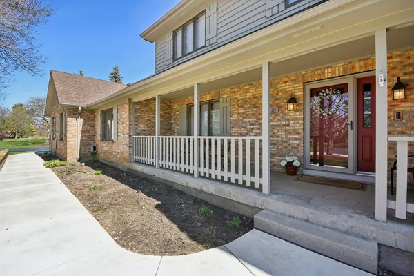 $989,000 | 54 Gentry Drive, Hawthorn Woods, IL 60047