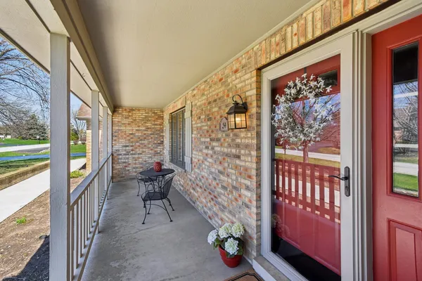 $989,000 | 54 Gentry Drive, Hawthorn Woods, IL 60047