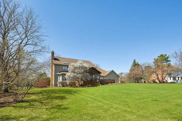 $989,000 | 54 Gentry Drive, Hawthorn Woods, IL 60047