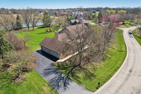 $989,000 | 54 Gentry Drive, Hawthorn Woods, IL 60047