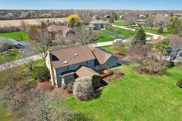 $989,000 | 54 Gentry Drive, Hawthorn Woods, IL 60047