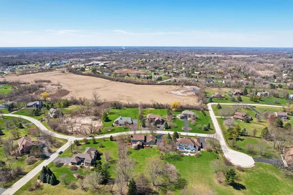 $989,000 | 54 Gentry Drive, Hawthorn Woods, IL 60047