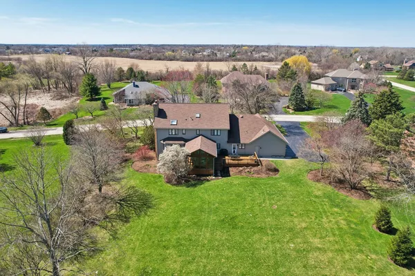 $989,000 | 54 Gentry Drive, Hawthorn Woods, IL 60047