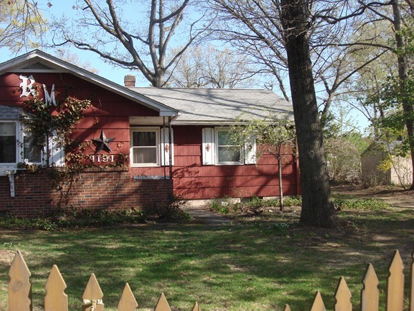 1191 Burnett Road Chicopee, MA 01020 - Photo 2 of 15 Gallery Image 2