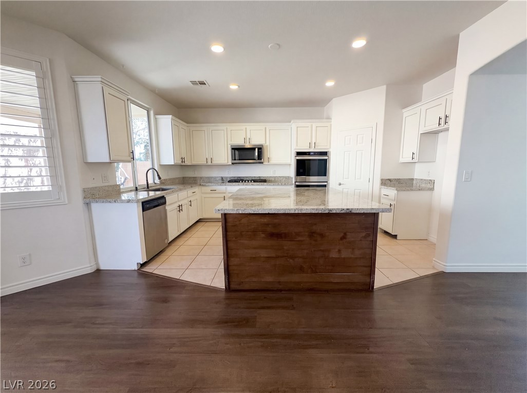 612 Tyler Ridge Avenue Henderson, NV 89012 - Photo 2 of 25 Staged Photo