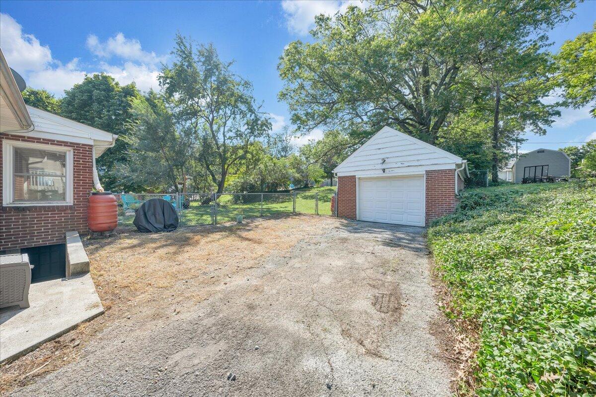 1933 Grandin Road Southwest Roanoke, VA 24015 - Photo 44 of 57 44-MIB09218