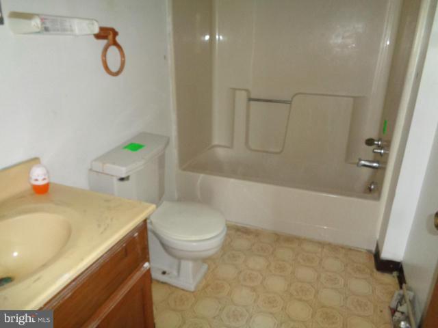337 Lockhouse Road Falling Waters, WV 25419 - Photo 13 of 24 Bath
