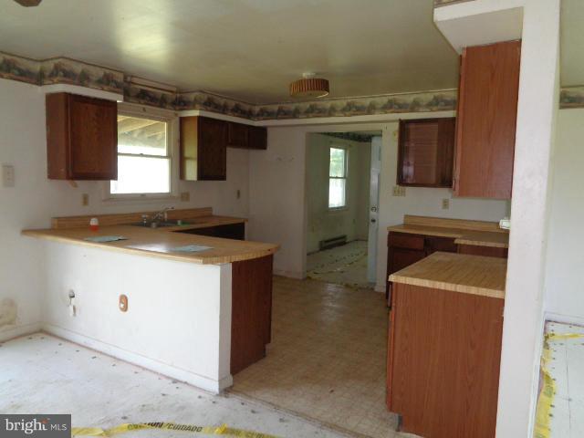 337 Lockhouse Road Falling Waters, WV 25419 - Photo 9 of 24 Kitchen
