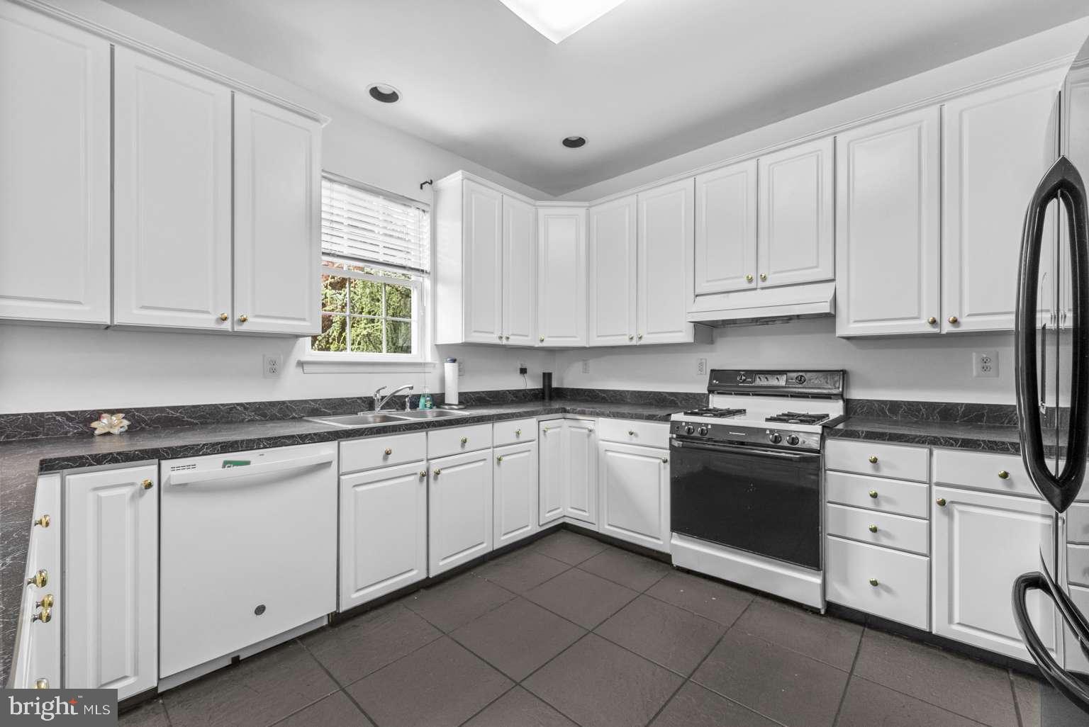 3 Durham Way Hightstown, NJ 08520 - Photo 14 of 38