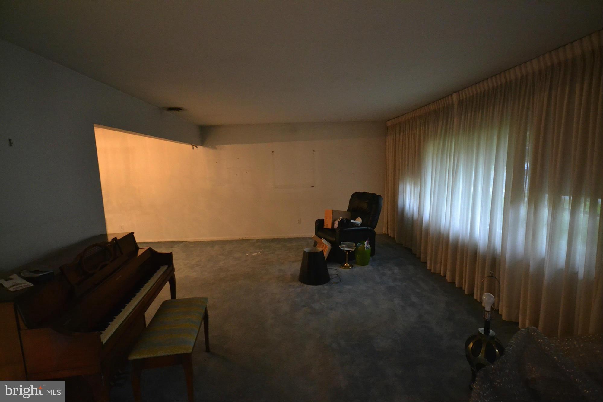 2307 Farringdon Road Baltimore, MD 21209 - Photo 4 of 6 Interior (General)