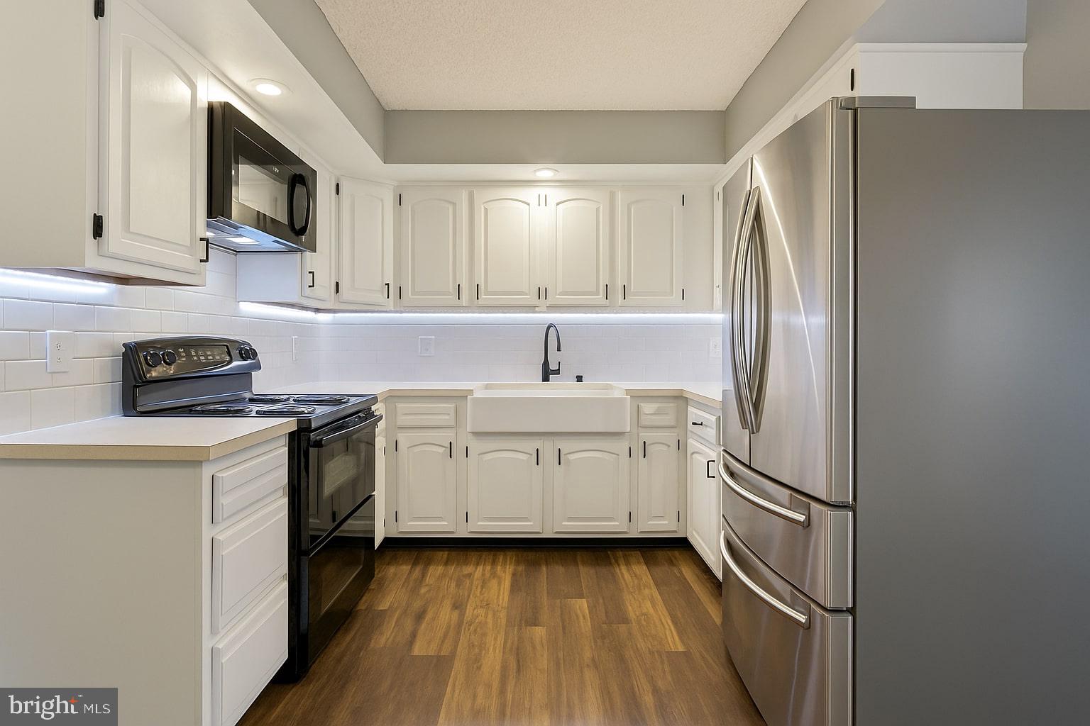 29 Vividleaf Lane Levittown, PA 19054 - Photo 3 of 56 Digitally staged