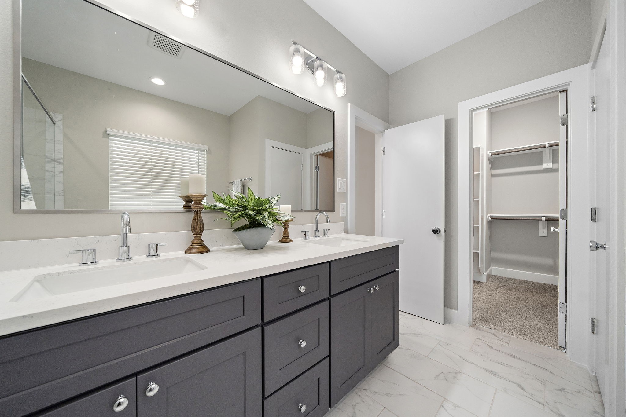 8402 Curry Road Houston, TX 77093 - Photo 3 of 32