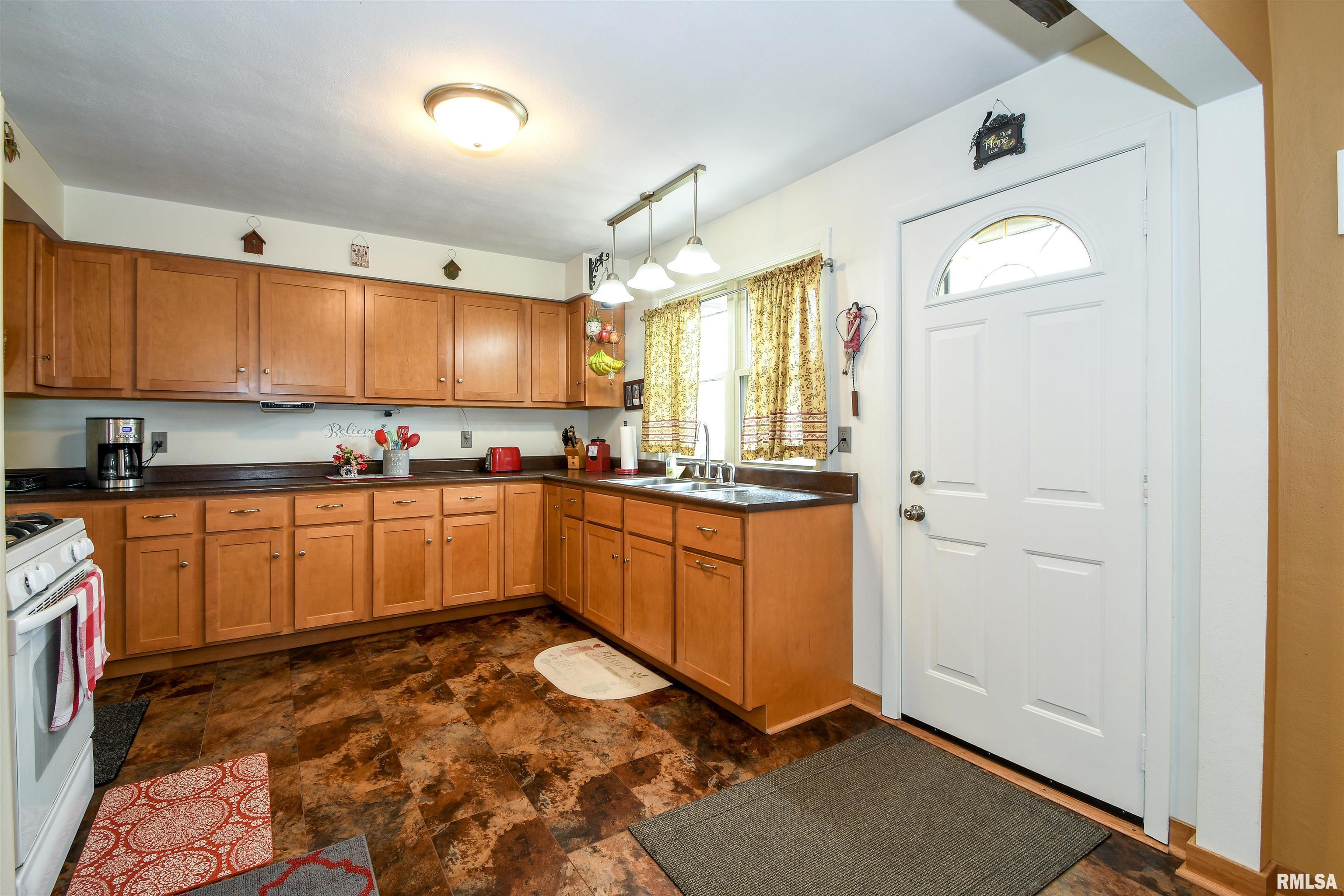 3403 West Chartwell Road Peoria, IL 61614 - Photo 16 of 41 Gallery Image 16