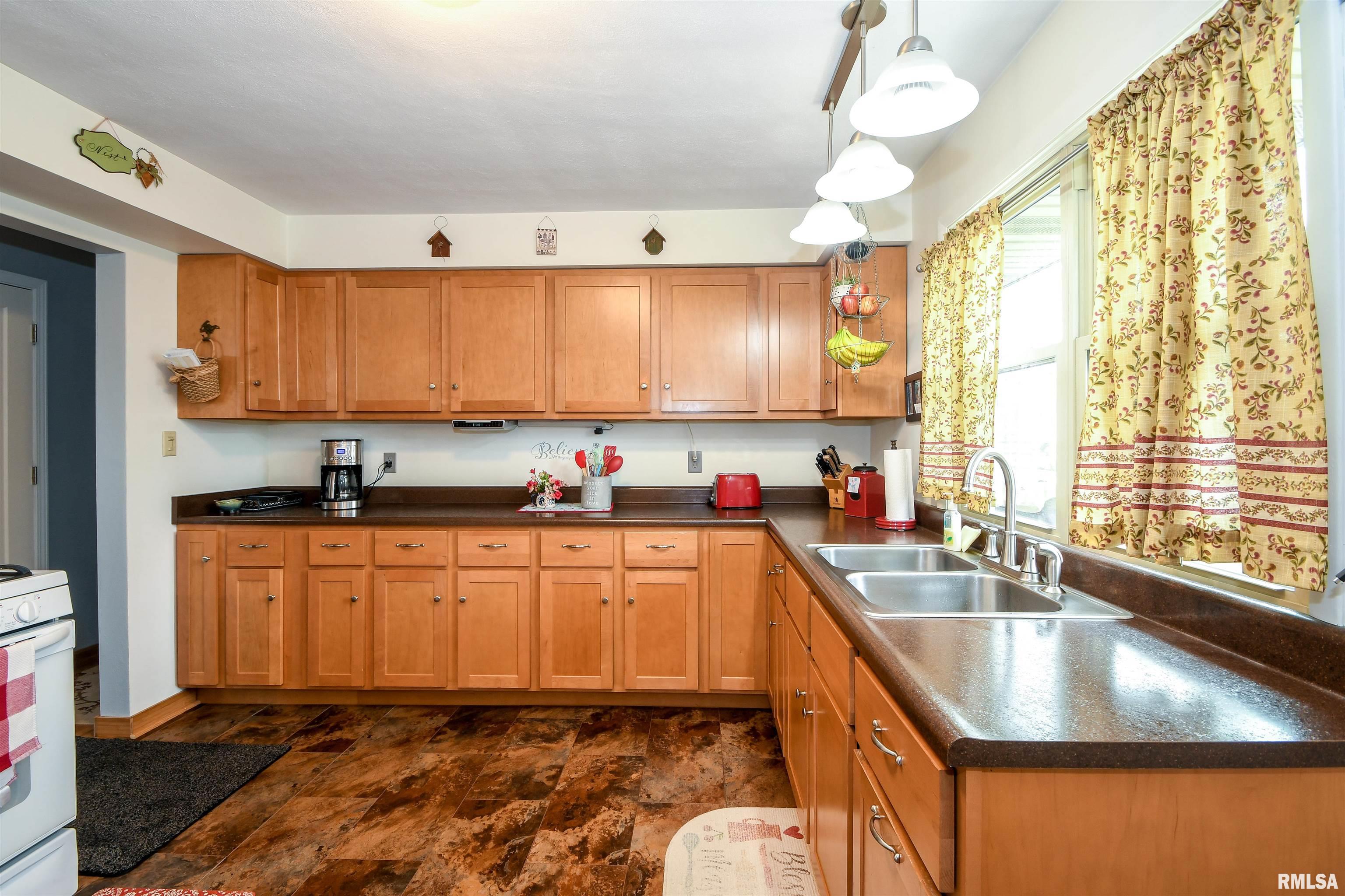 3403 West Chartwell Road Peoria, IL 61614 - Photo 17 of 41 Gallery Image 17