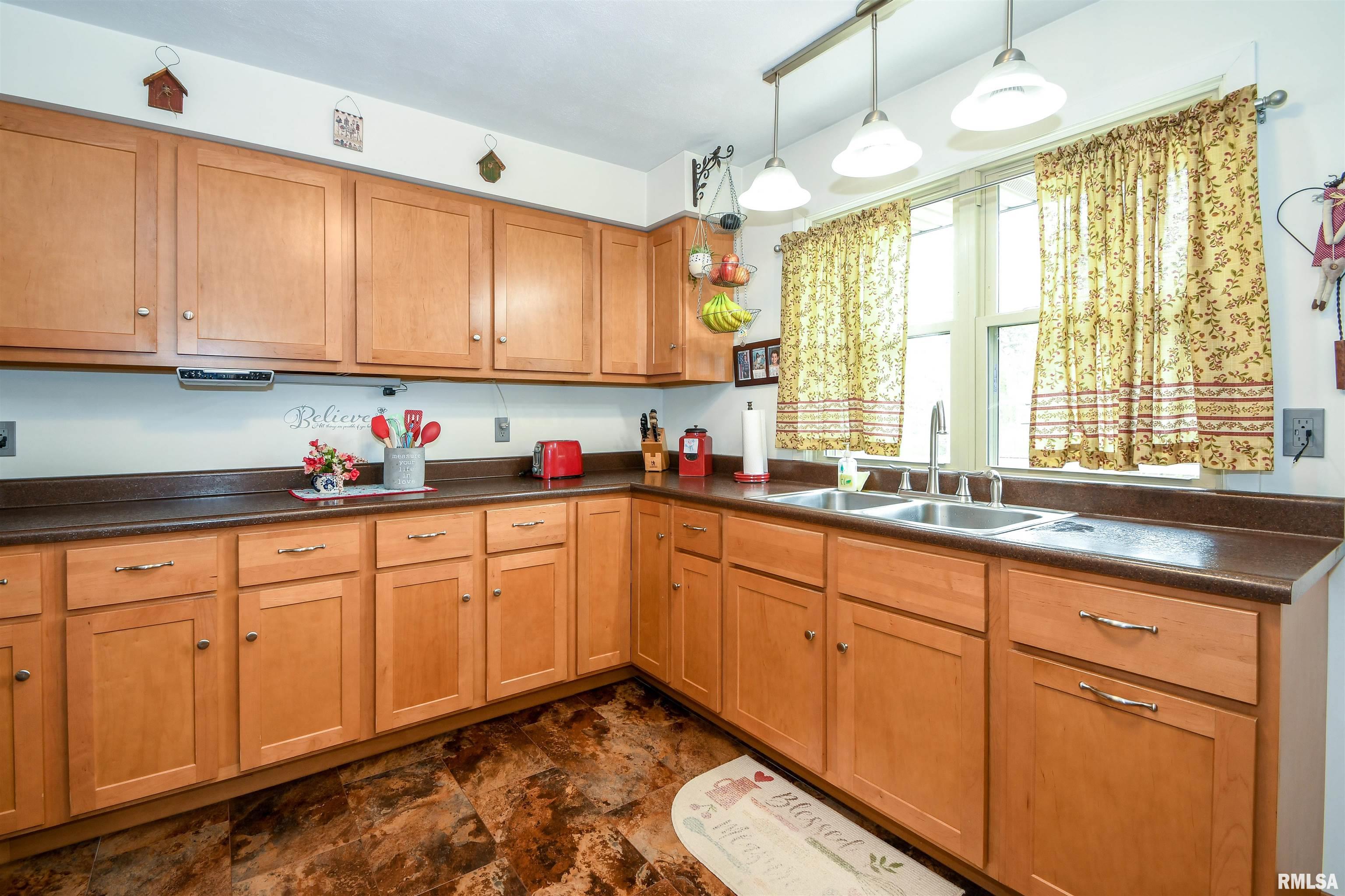 3403 West Chartwell Road Peoria, IL 61614 - Photo 19 of 41 Gallery Image 19