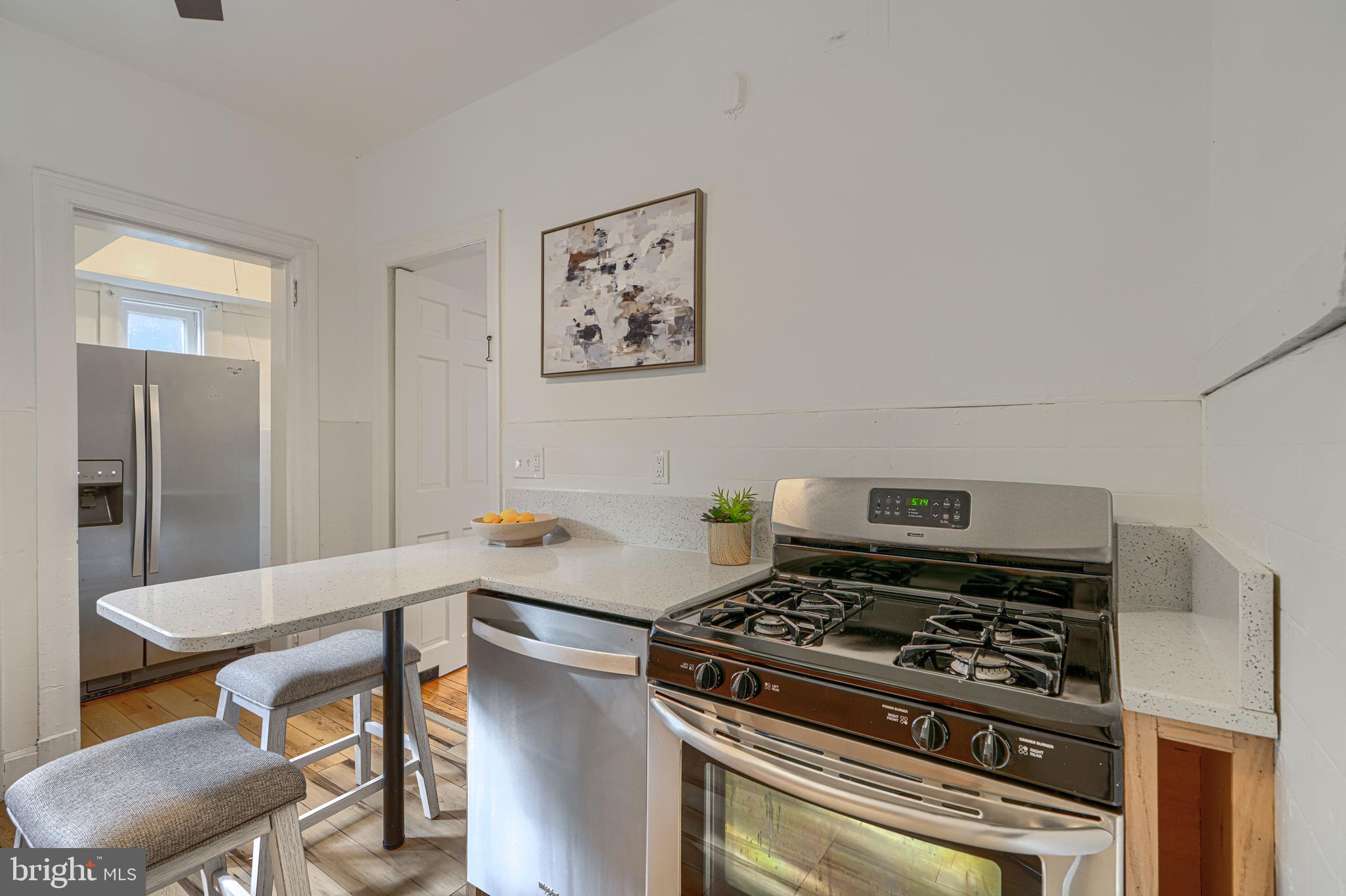 4206 Wickford Road Baltimore, MD 21210 - Photo 29 of 70 Stainless appliances