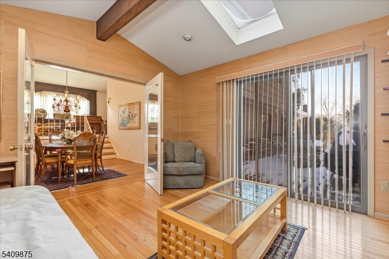 29 Manitou Circle Westfield, NJ 07090 - Photo 13 of 35 a living room with furniture