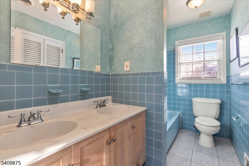 29 Manitou Circle Westfield, NJ 07090 - Photo 31 of 35 a bathroom with a sink a toilet and a mirror