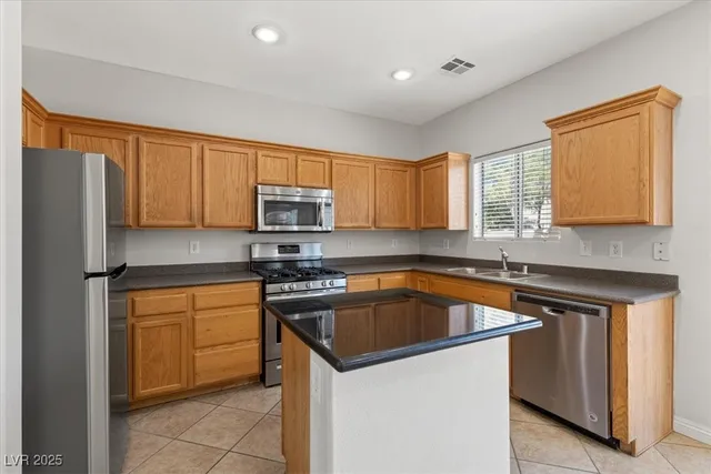 $1,950 | 920 Shining Rose Place, Henderson, NV 89052