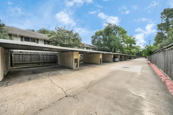 $2,500 | 832 Wax Myrtle Lane, Unit 832, Houston, TX 77079